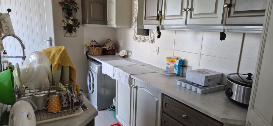 5 Bedroom Property for Sale in Hartenbos Central Western Cape
